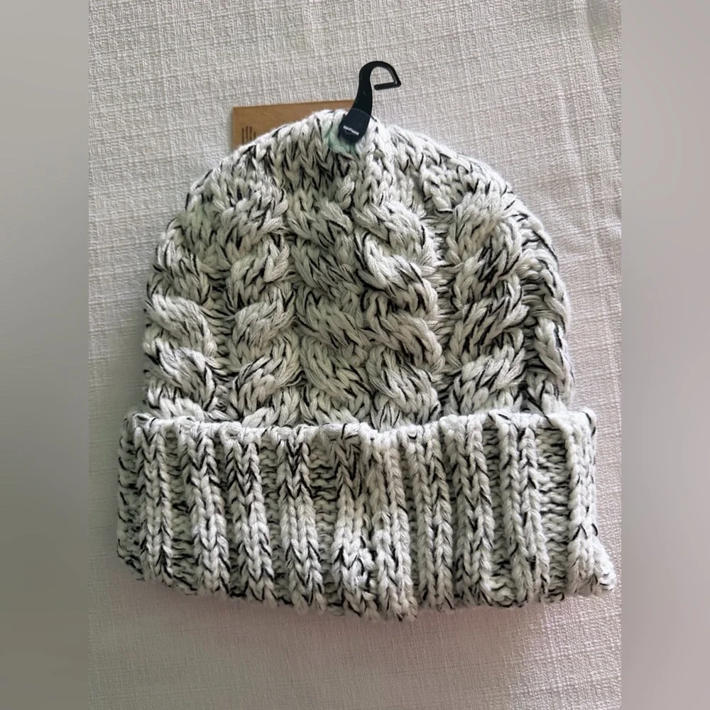 C.C beanie oven Knit Gray/White‎ womens winter travel camping skiing outdoors